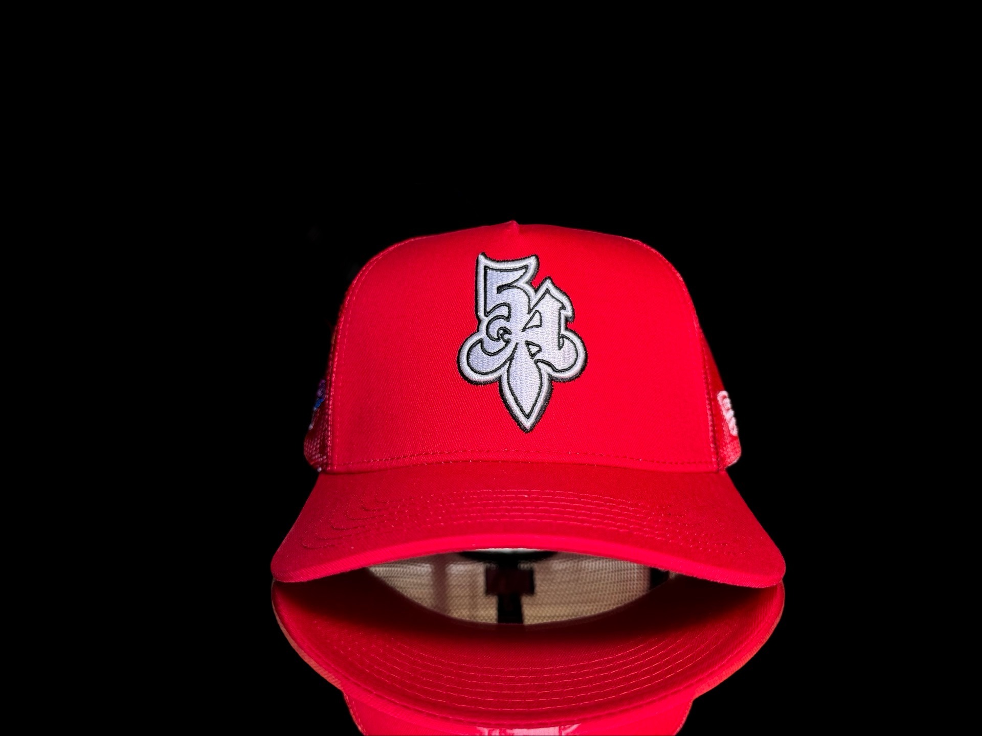 【TLLDAWN】PIERCE LOGO TRUCKER CAP RED TGLM+Logo+Trucker+Hat+Red.png?